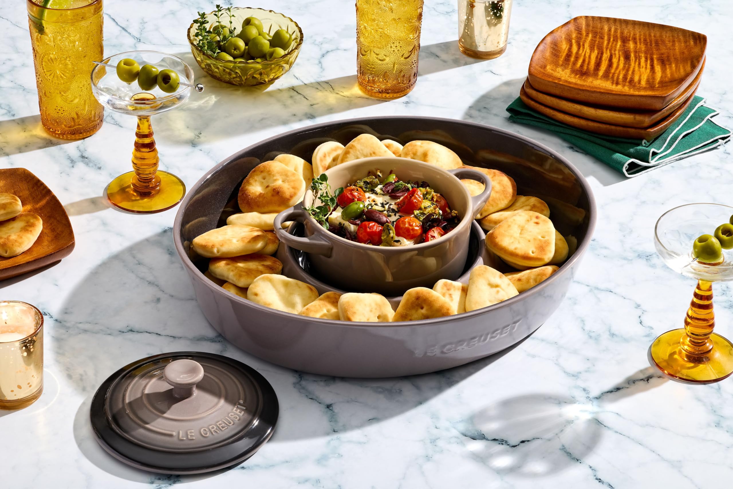 新品　桜色　LE CREUSET oval serving platter Amazon.com | Le Creuset Stoneware Serving Platter, 16.25